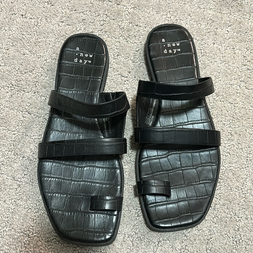 Only worn once black sandals
